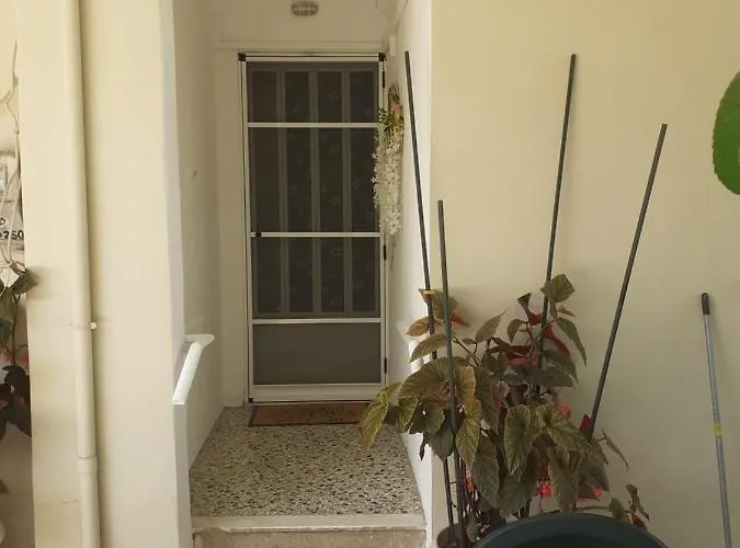 Дом отдыха Vivari's Family House *