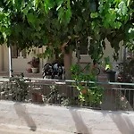 Vivari's Family House Tatil Evi *