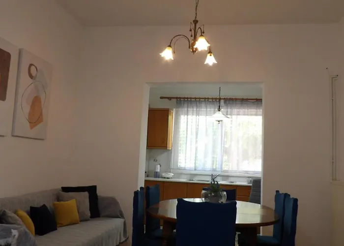 Vivari's Family House